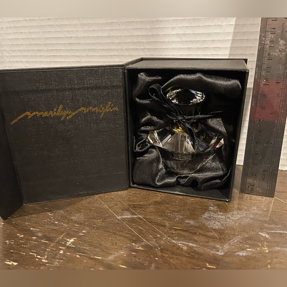 Marilyn Miglin Beautiful Leaded Crystal Perfume Bottle NEW in Box, NOS - Picture 5 of 7